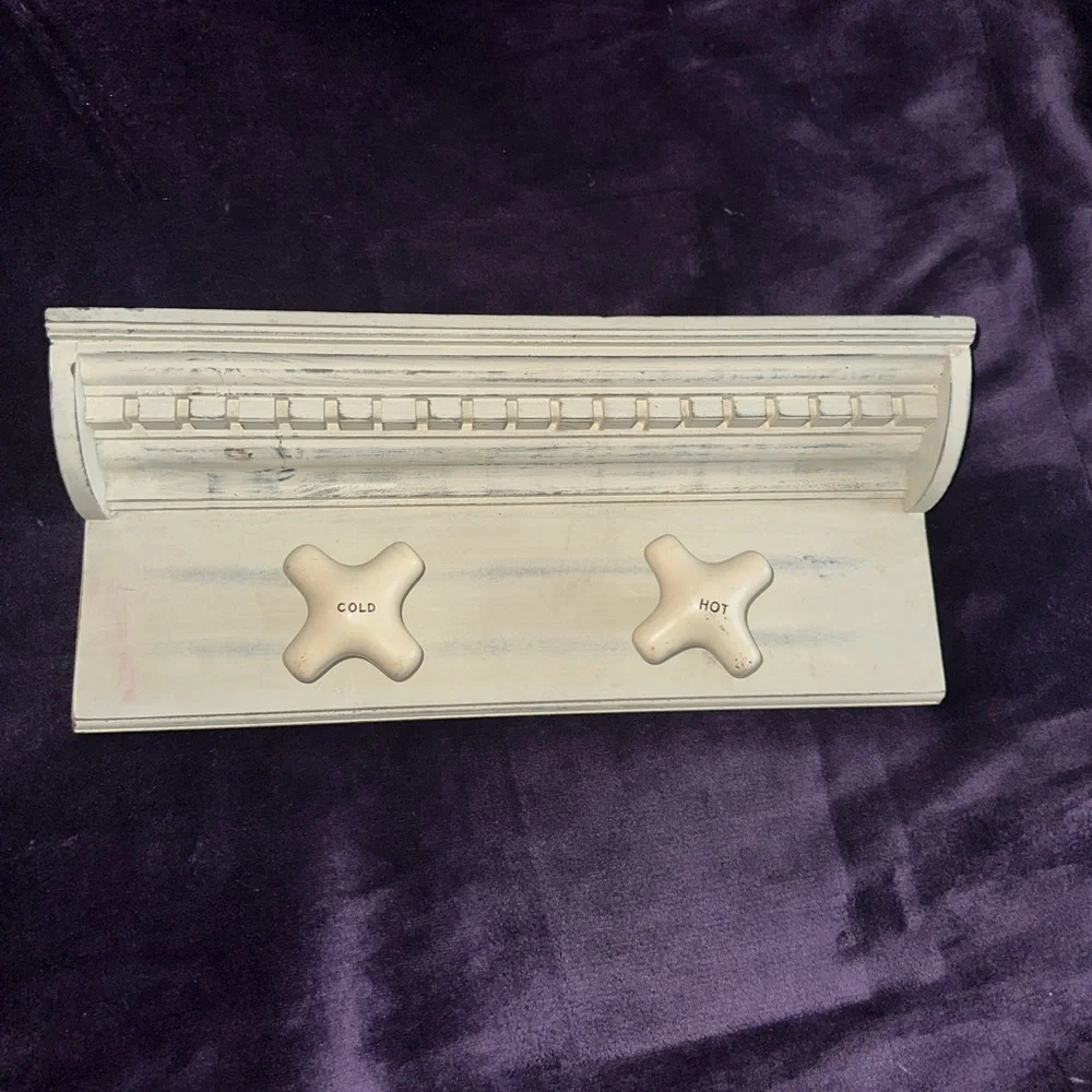 Adorable bathroom shelf